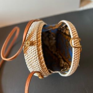 Elegant Woven Handbag with Tan Accents